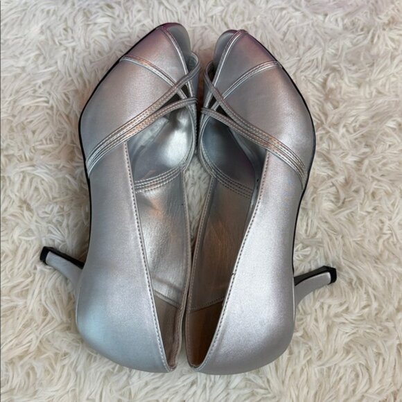 Easy Street Size 7-1/2 Silver Satin Patent CELESTE Peep Toe 3” Heels New - Picture 5 of 7